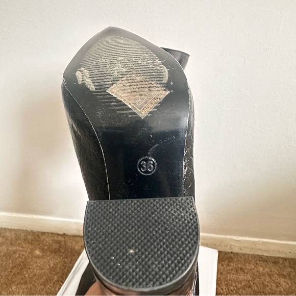 SHEIN Black Heeled Boots with Modern Silhouette - Picture 5 of 7